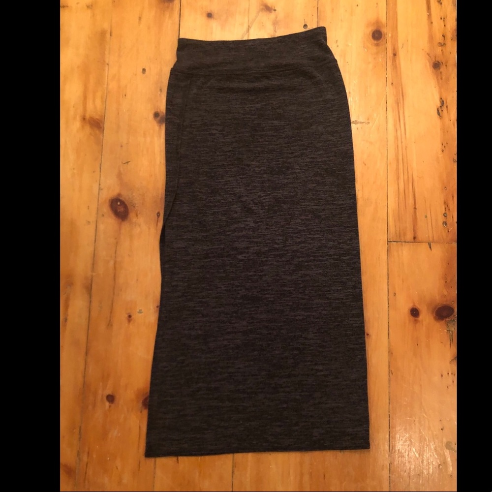 Aritzia Wilfred Free Midi Skirt in dark grey - Picture 6 of 7